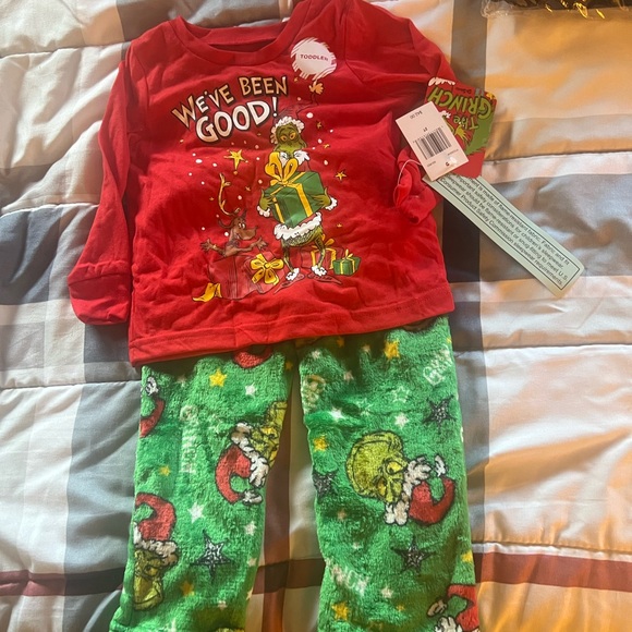 NEW 2T grinch, two piece pajamas set - Picture 1 of 6
